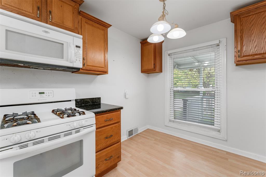 3318 Wakefield Road, Berkley, MI 48072 — Photo 13