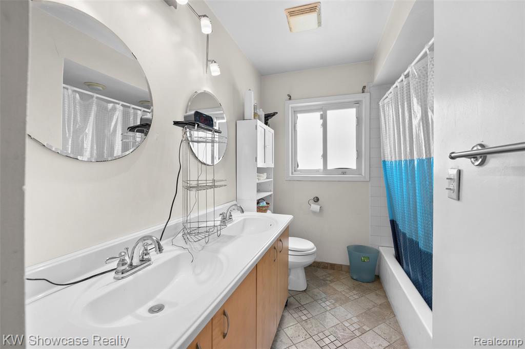 19560 Berg Road, Detroit, MI 48219 — Photo 19