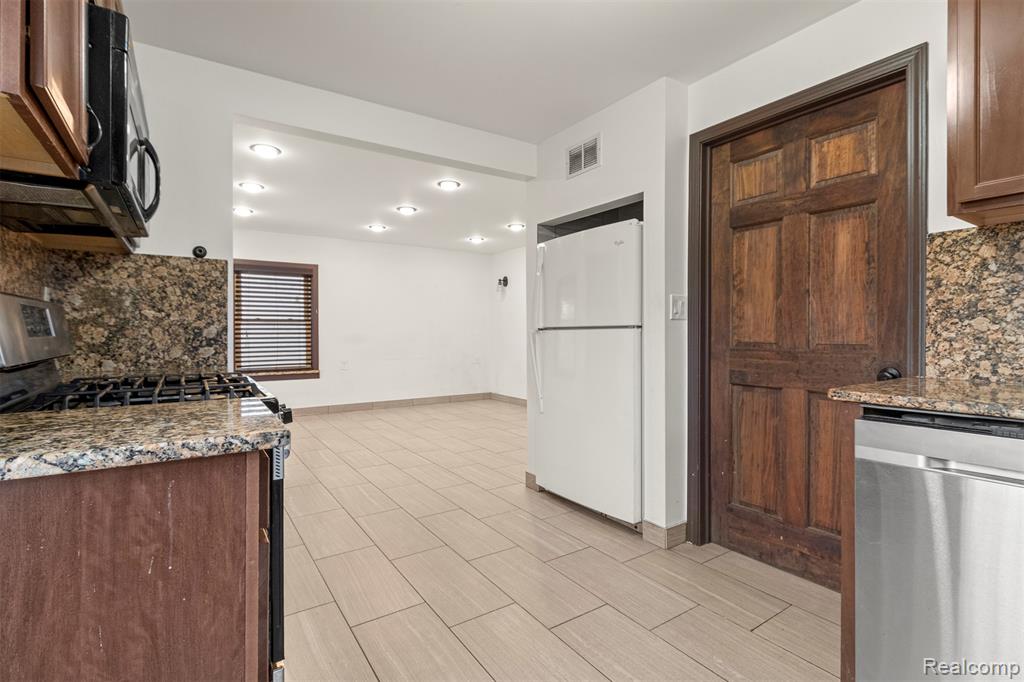 5939 Robindale Avenue, Dearborn Heights, MI 48127 — Photo 11