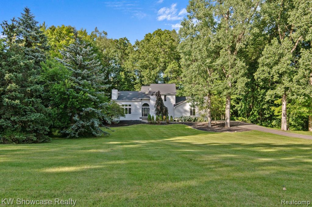 6255 WHISPERING MEADOWS Drive, White Lake, MI 48383 — Photo 12