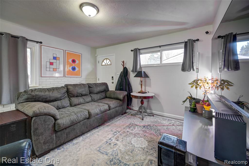 1592 Mollie Street, Ypsilanti, MI 48198 — Photo 6