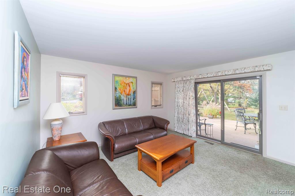 8260 ENGLEWOOD Drive, Clarkston, MI — Photo 33