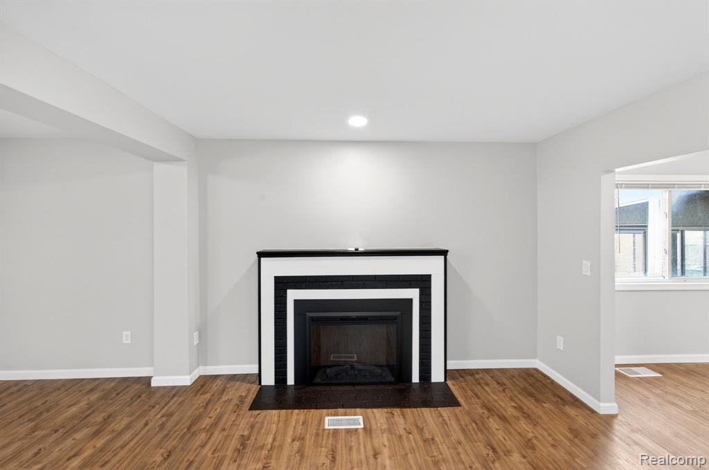 4047 Mitchell Drive, Flint, MI 48506 — Photo 5