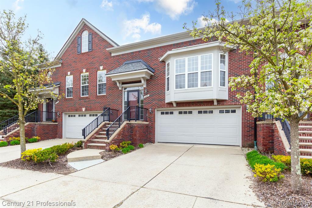 798 SANDALWOOD Drive, Troy, MI 48085 — Photo 2