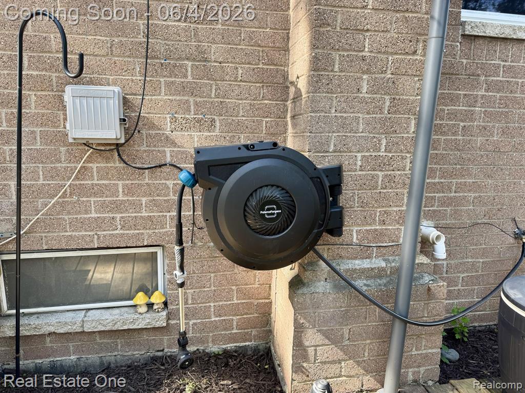 311 W Brockton Avenue, Madison Heights, MI 48071 — Photo 51