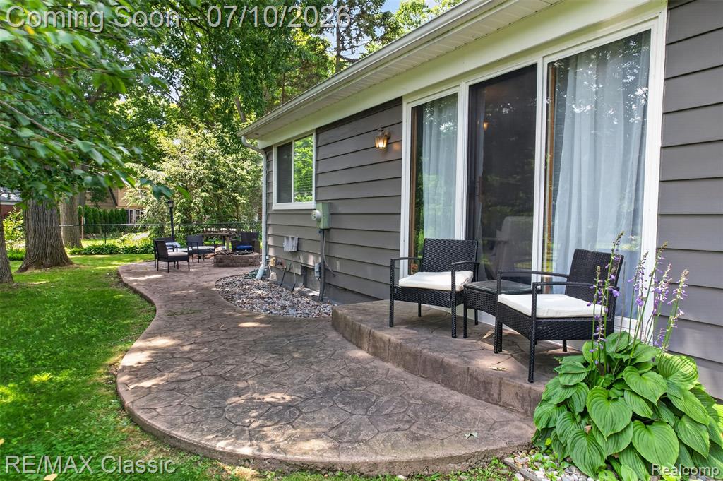 748 Randall Drive, Troy, MI 48085 — Photo 36