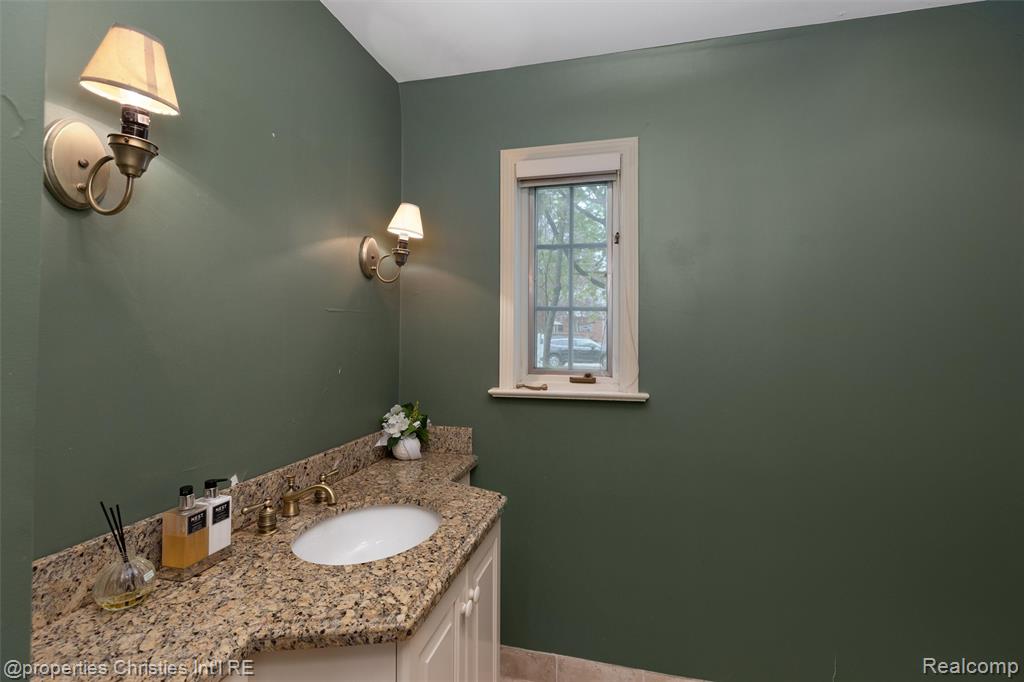 852 Puritan Avenue, Birmingham, MI 48009 — Photo 38