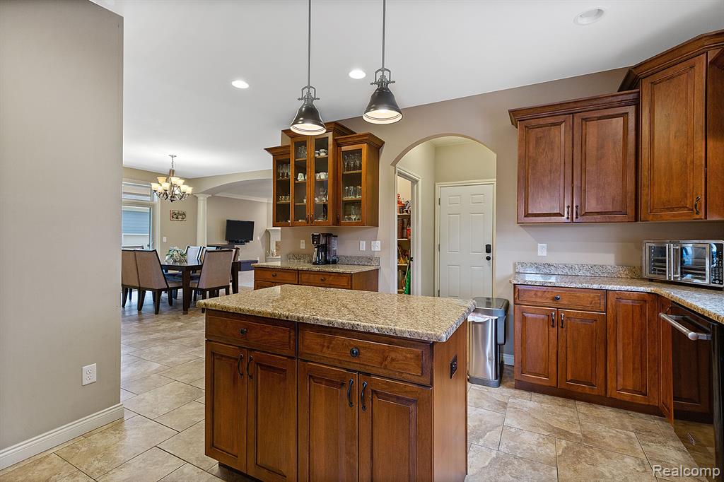 49751 GOLDEN PARK Drive, Shelby Twp, MI 48315 — Photo 8
