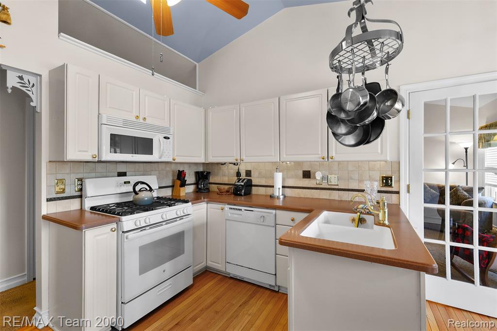 421 Light Tower Court, Belleville, MI 48111 — Photo 15