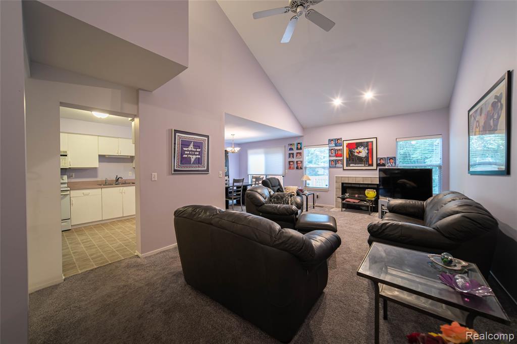 2090 Pleasant Drive, Commerce Twp, MI 48390 — Photo 2