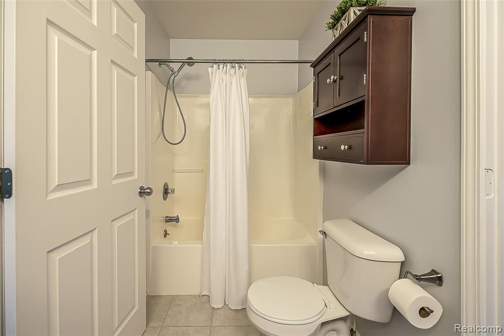 1012 Paddock Lane, South Lyon, MI 48178 — Photo 21