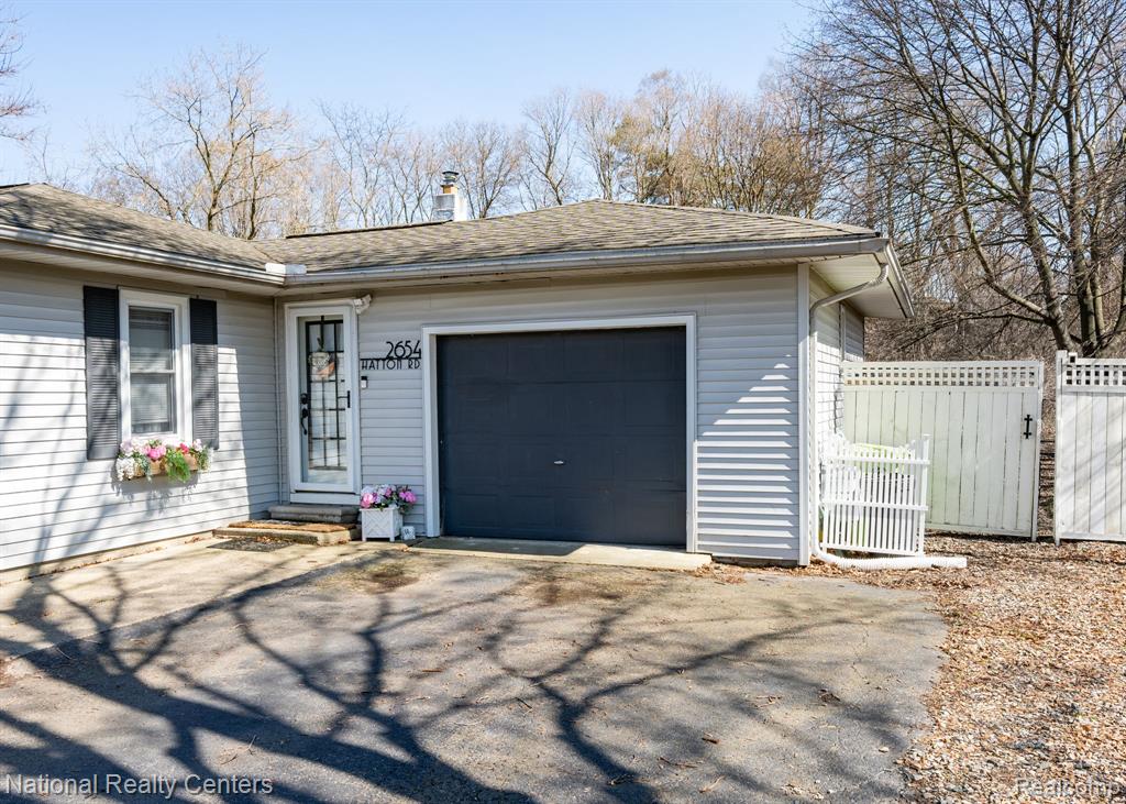 2654 Hatton Road, Auburn Hills, MI 48326 — Photo 4