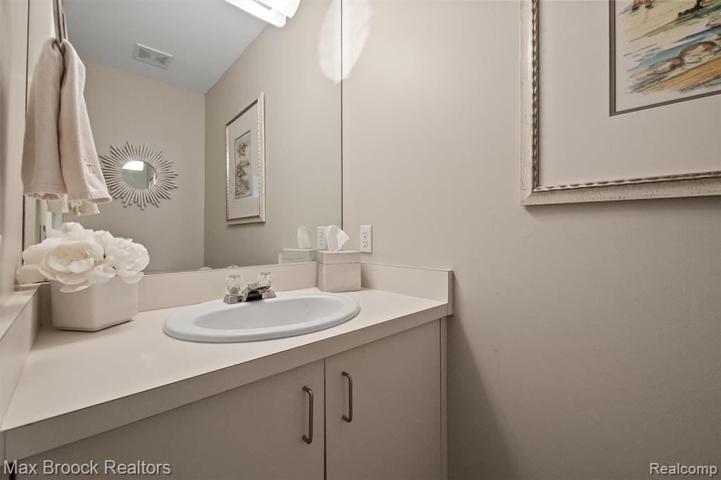 5101 Village Commons Drive, West Bloomfield, MI — Photo 27