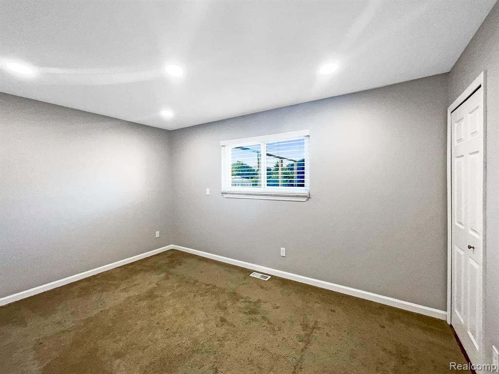 8324 SAN MARCO Boulevard, Sterling Heights, MI 48313 — Photo 7