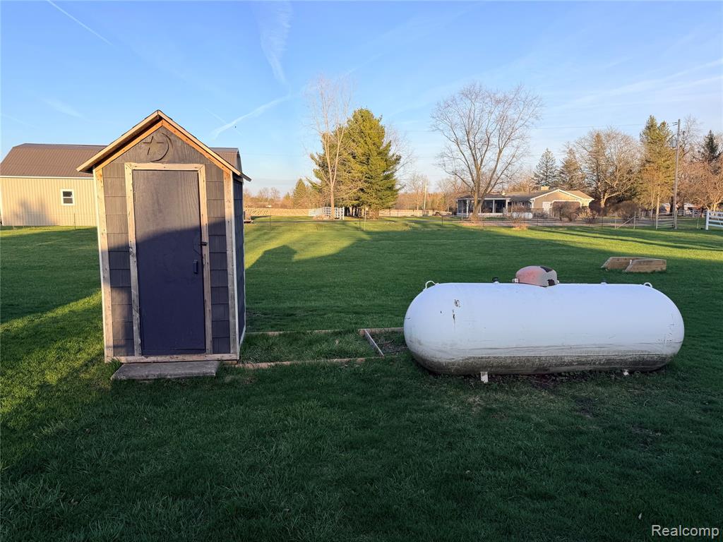 6038 Byron Road, Howell, MI 48855 — Photo 9