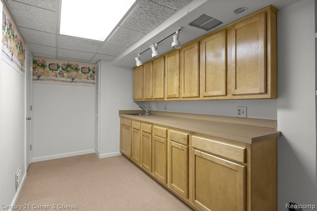8821 NORTHAMPTON Drive, Plymouth, MI 48170 — Photo 44