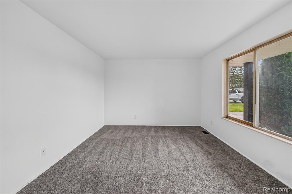 5457 Reid Road, Swartz Creek, MI 48473 — Photo 10
