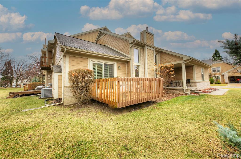 9329 EASTWIND Drive, Livonia, MI 48150 — Photo 7