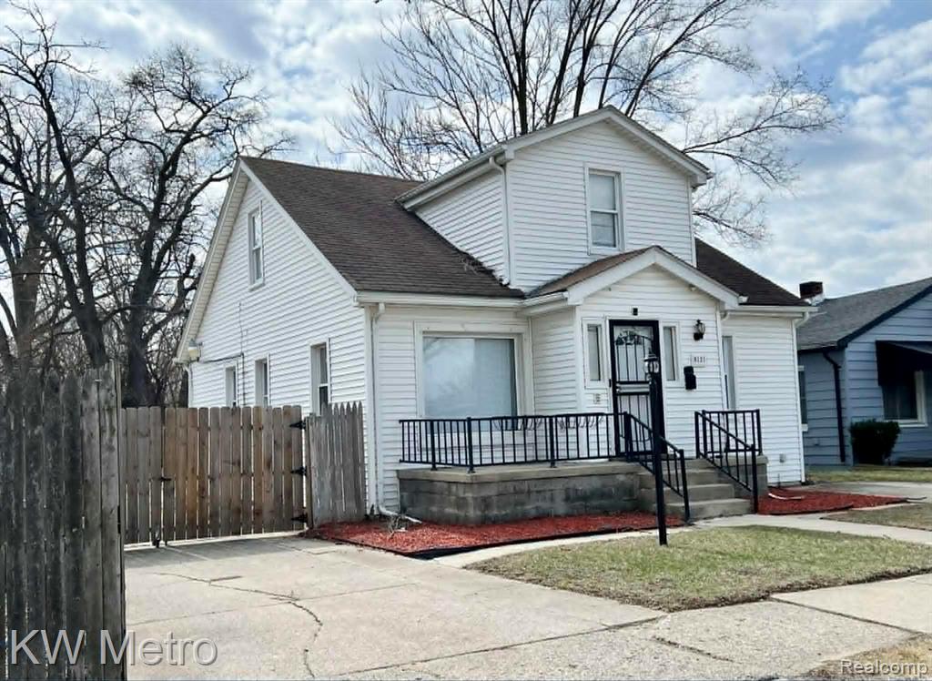 8121 Cloverdale Avenue, Ferndale, MI 48220 — Photo 2