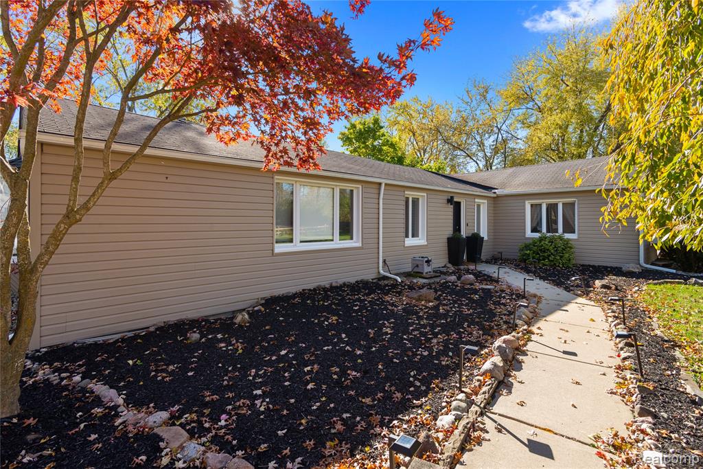 6810 N Territorial Road, Plymouth, MI, 48170