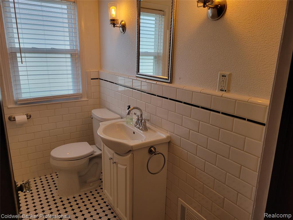 8222 Hupp Avenue, Warren, MI 48089 — Photo 12