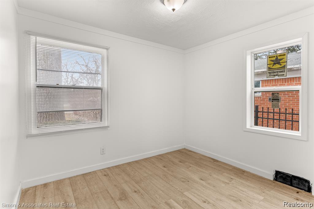 7512 Hazelton, Dearborn Heights, MI 48127 — Photo 12