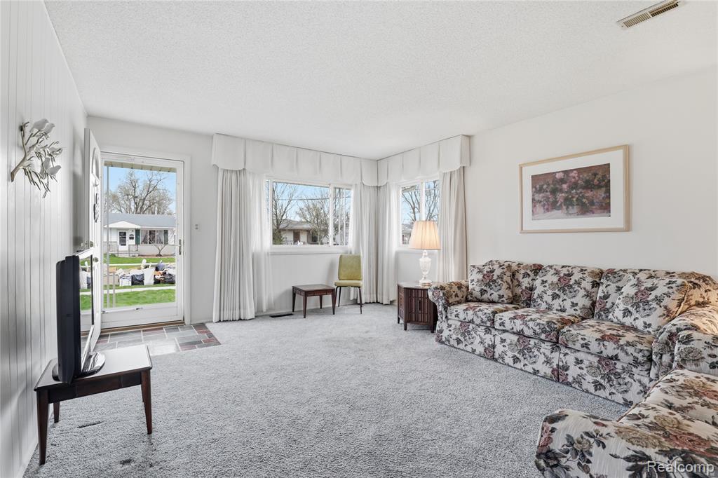 5221 Worchester Drive, Swartz Creek, MI 48473 — Photo 5