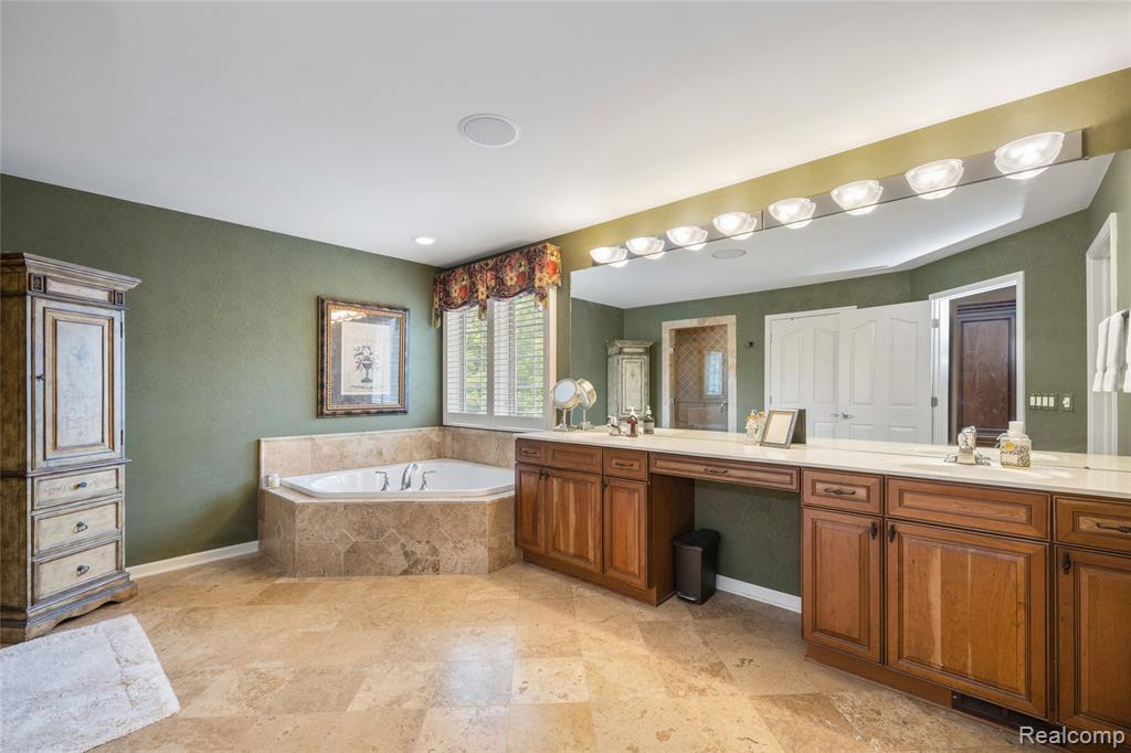 8542 Newbury Court N, Canton, MI 48187 — Photo 37