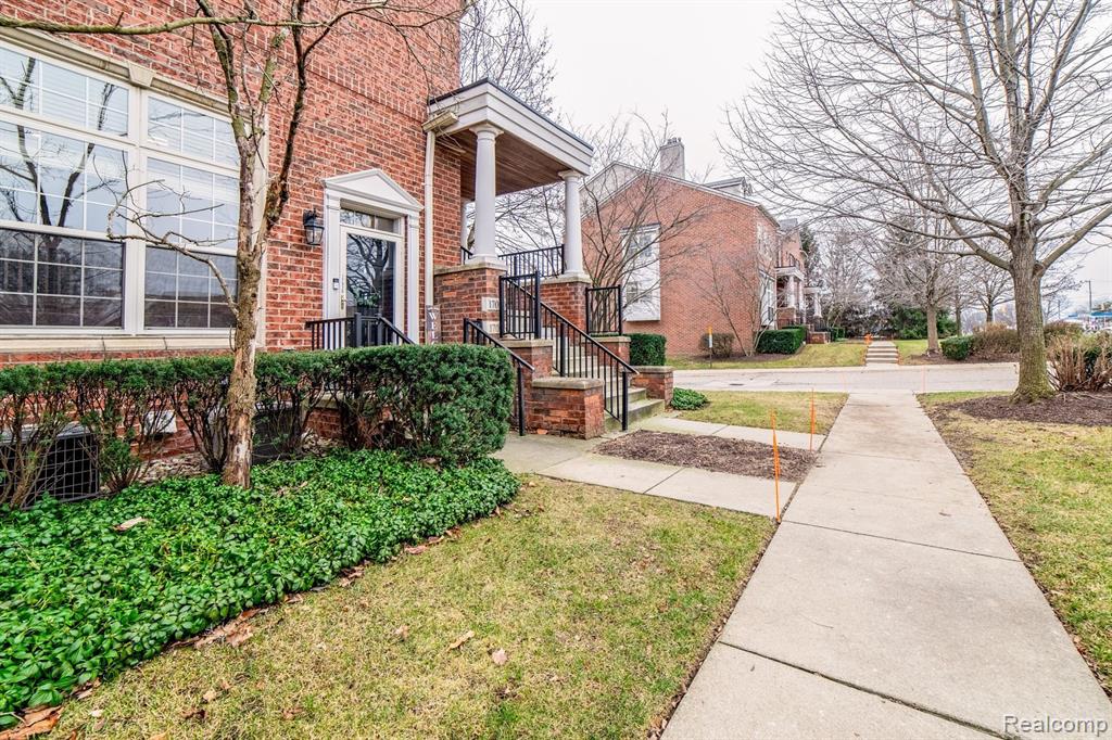 17026 FARMINGTON Road, Livonia, MI 48154 — Photo 4