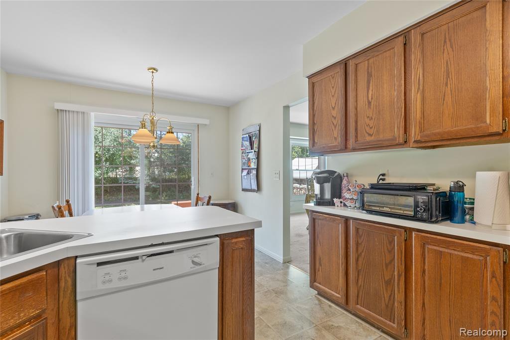 6579 Noble Road, West Bloomfield, MI — Photo 11