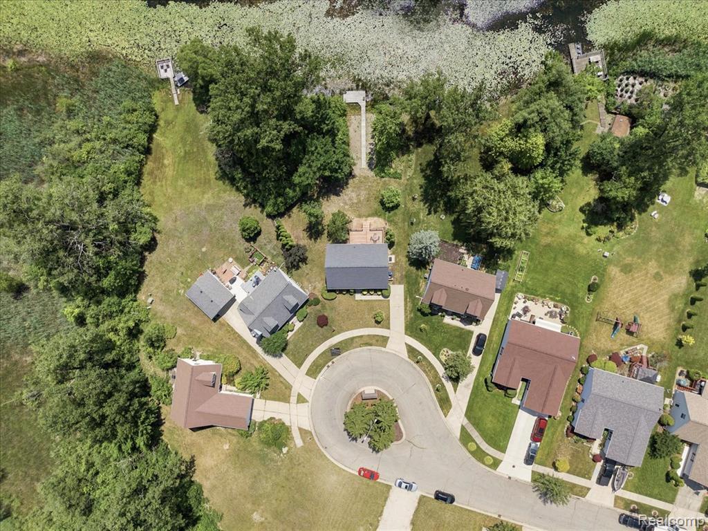 879 Barren Oaks Drive, Pontiac, MI 48341 — Photo 7
