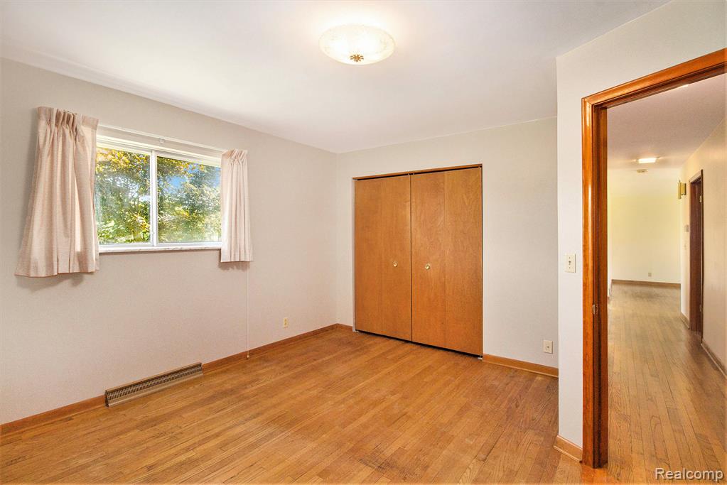 12105 Hegel Road, Goodrich Vlg, MI — Photo 11