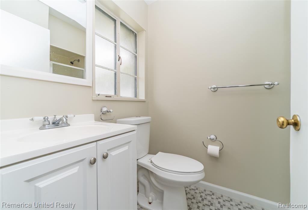 945 N Commerce Road, Commerce Twp, MI 48382 — Photo 25