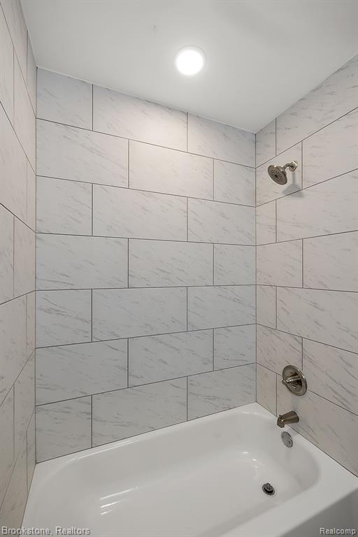 46682 Emerald Creek Drive, Shelby Twp, MI 48315 — Photo 32