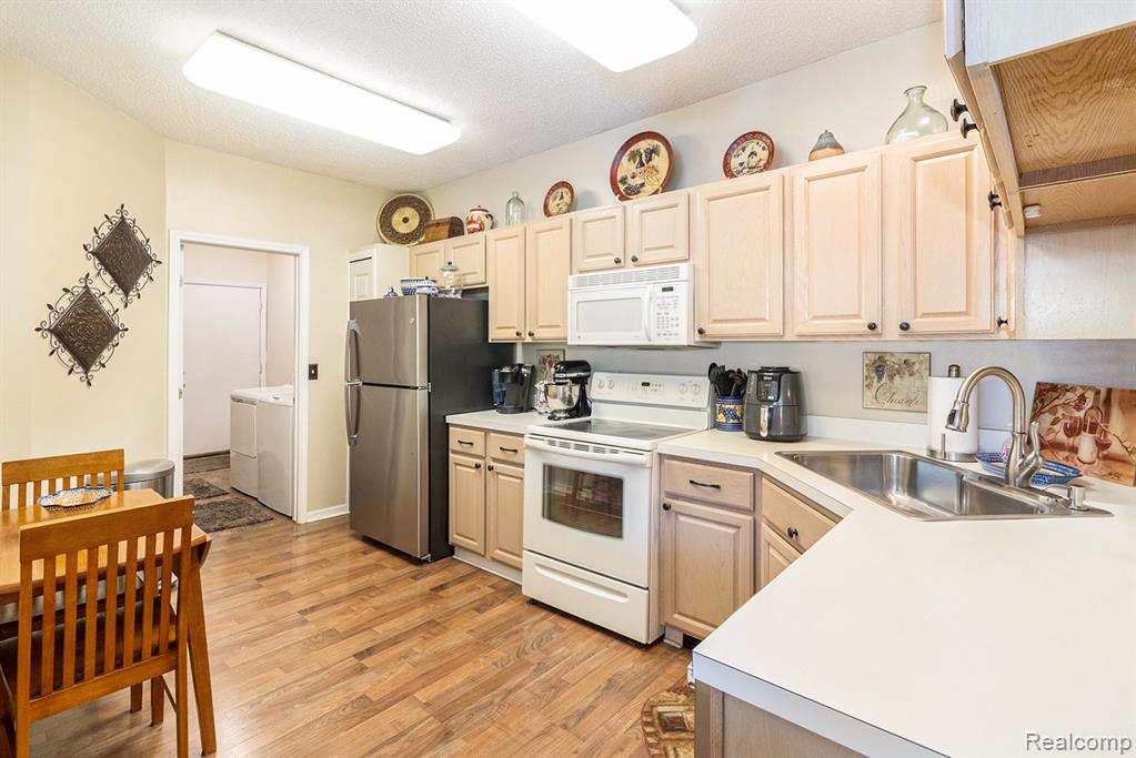 49649 Draper Circle, Plymouth, MI 48170 — Photo 8