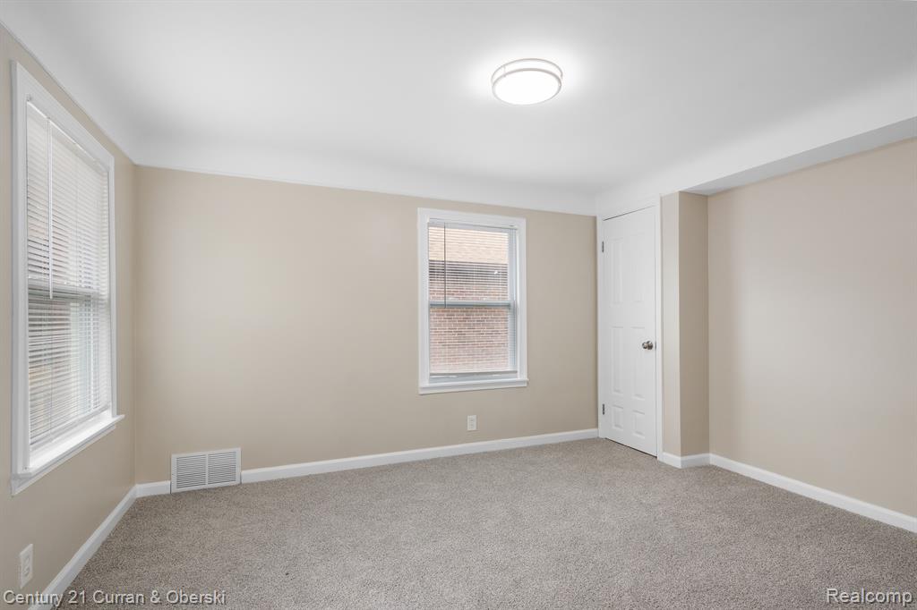 8771 E OUTER Drive, Detroit, MI 48213 — Photo 20