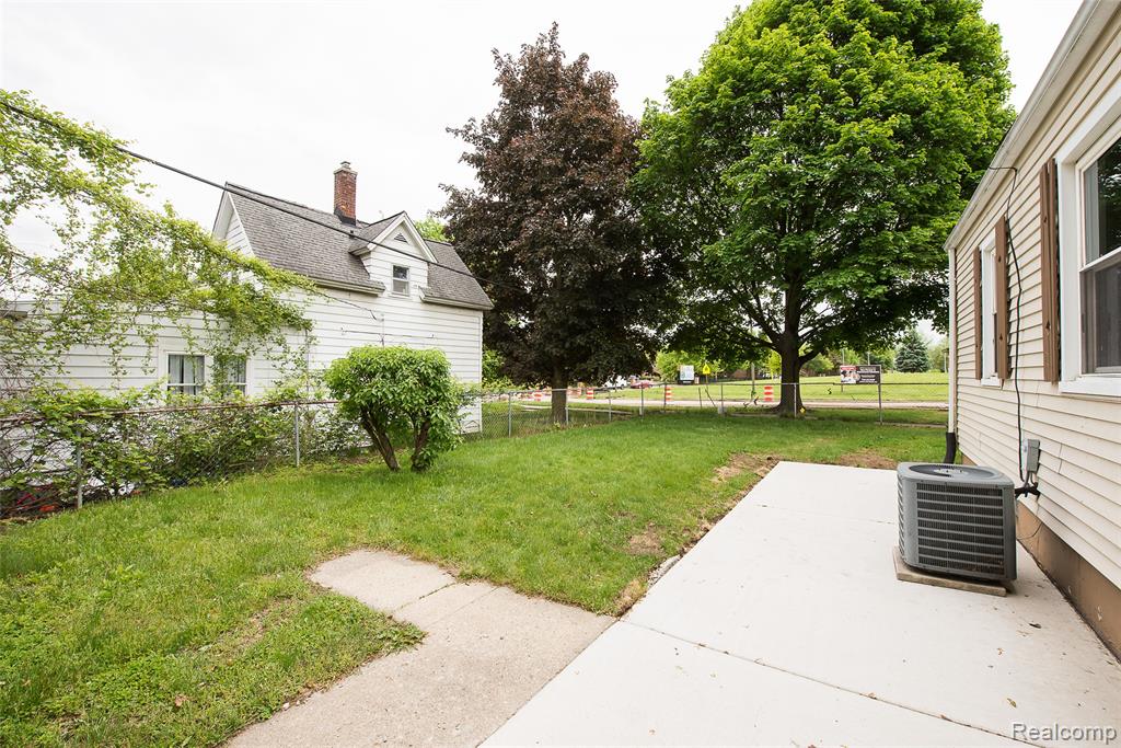 449 Burton Court, Ypsilanti, MI 48197 — Photo 14