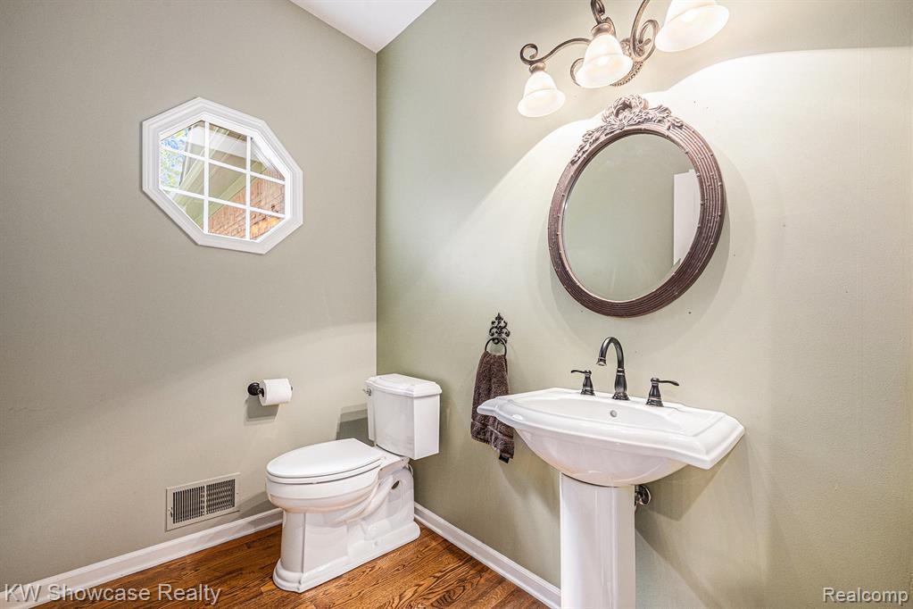 6060 Rosewood Parkway, White Lake, MI 48383 — Photo 10