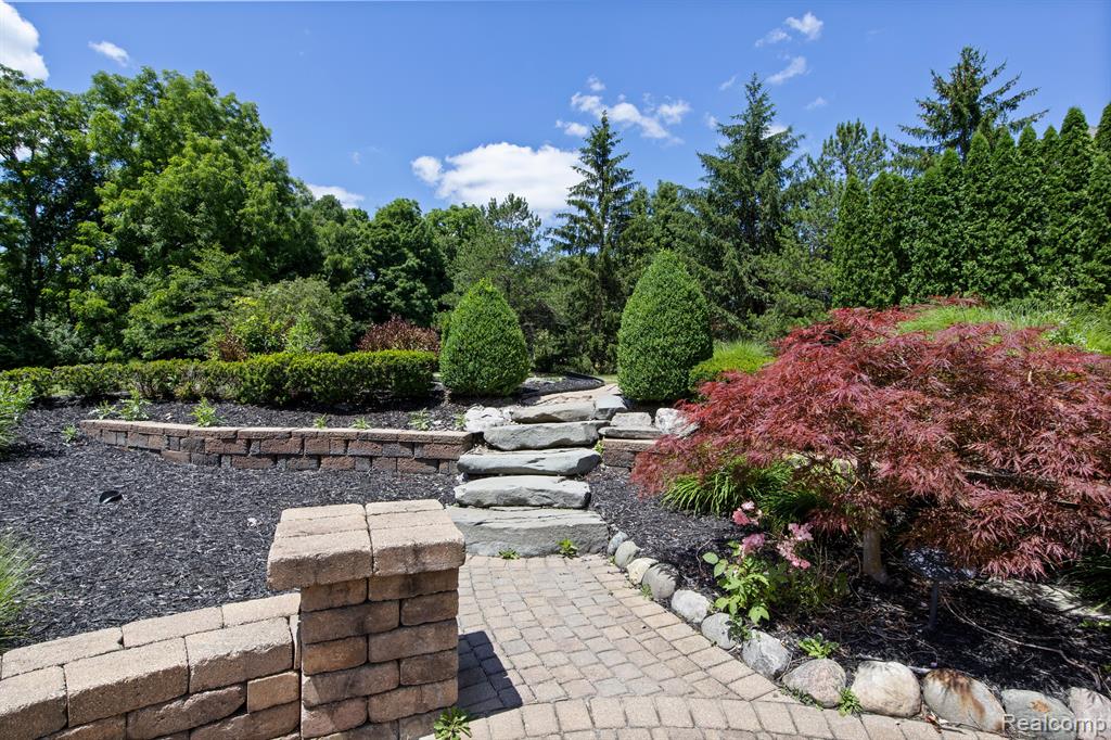 8151 ROLLING MEADOWS Drive, Canton, MI 48187 — Photo 12