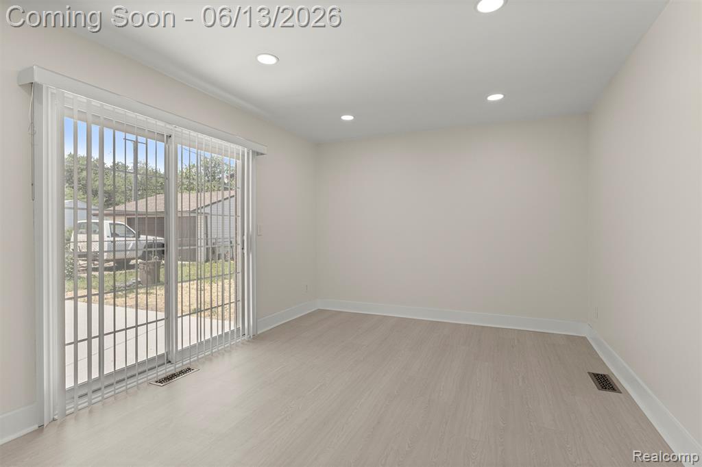 29578 Brown Court, Garden City, MI — Photo 17