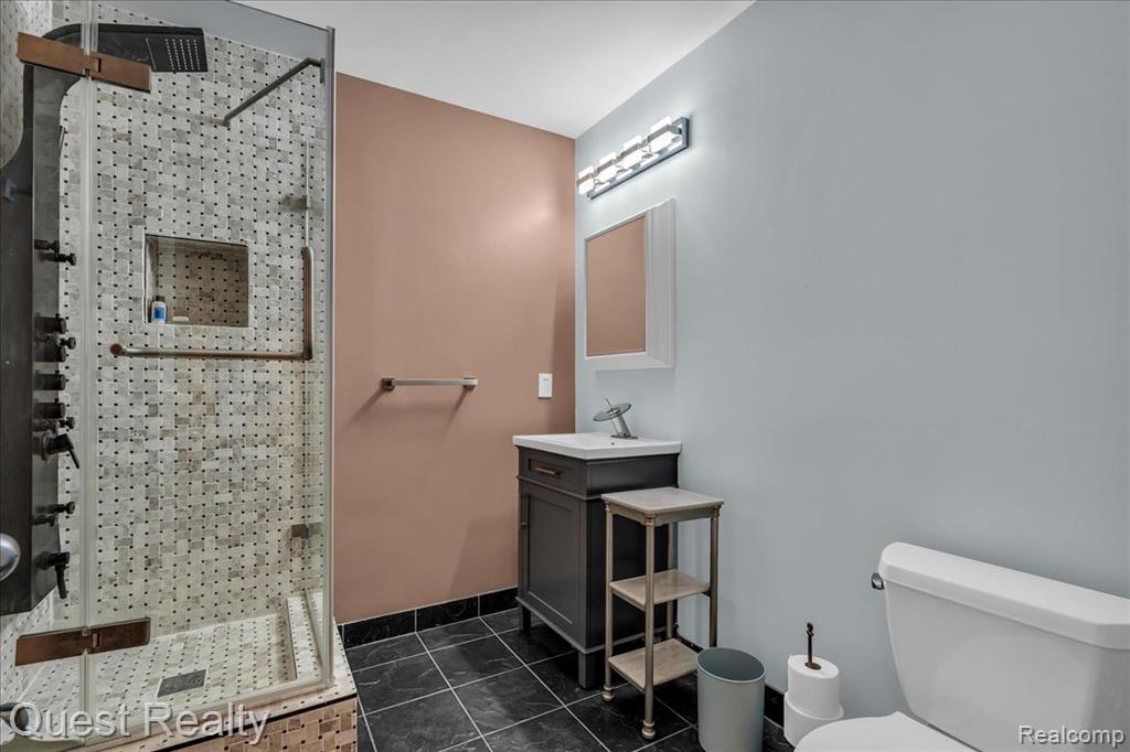 200 RIVER PLACE Drive, 11, Detroit, MI 48207 — Photo 24