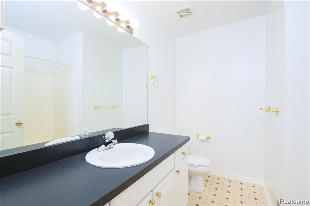 5010 Sandalwood Drive, Grand Blanc, MI 48439 — Photo 16