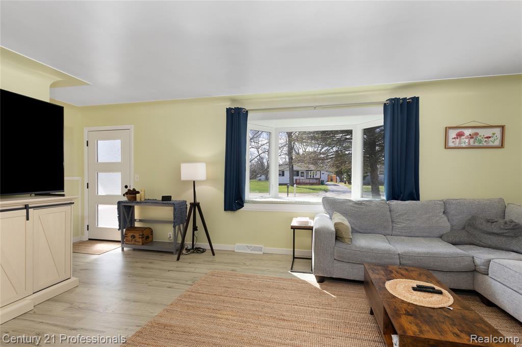 5404 Drayton Road, Clarkston, MI — Photo 4