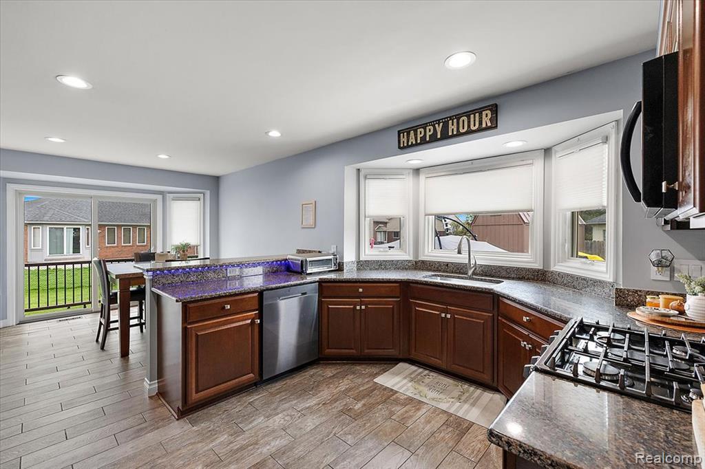 35526 Brooke Circle, New Baltimore, MI 48047 — Photo 13