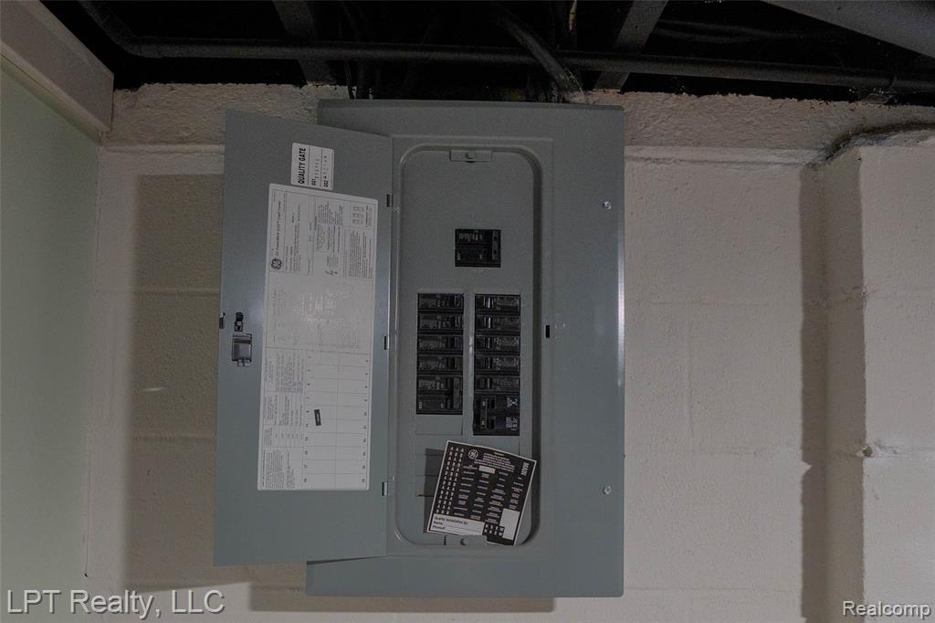 19412 Gaylord, Redford, MI 48240 — Photo 30