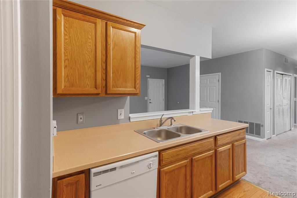 3962 Cherry Creek Lane, 11, Sterling Heights, MI 48314 — Photo 5