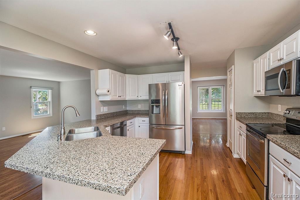 42856 LEDGEVIEW Drive, Novi, MI 48377 — Photo 7