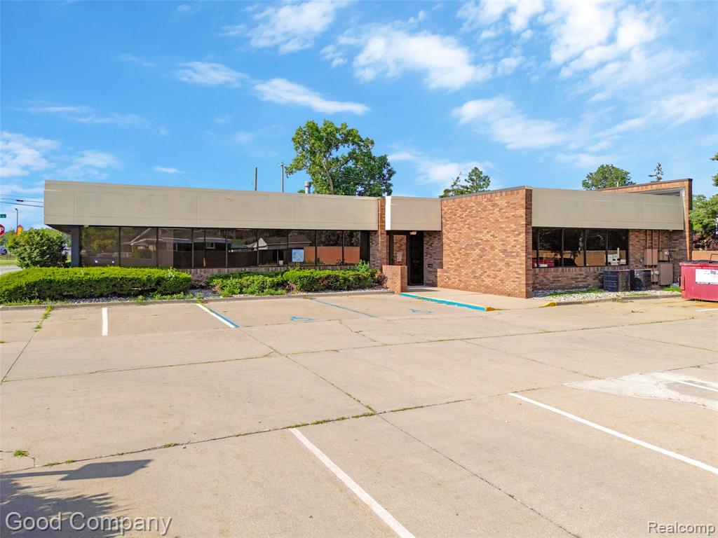 18200 E 10 Mile Road, Eastpointe, MI 48021