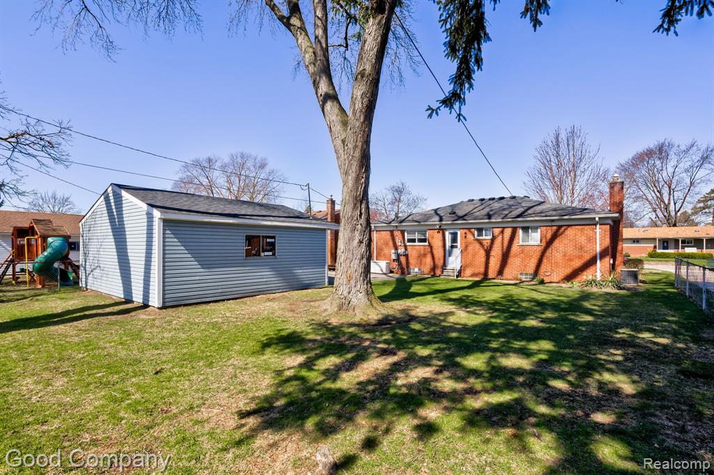 9074 SHANNON Drive, Sterling Heights, MI 48314 — Photo 35