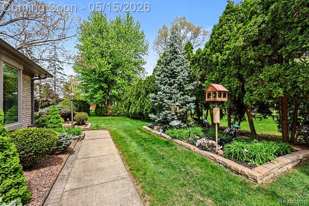 11921 Raintree Court, Utica, MI 48315 — Photo 48